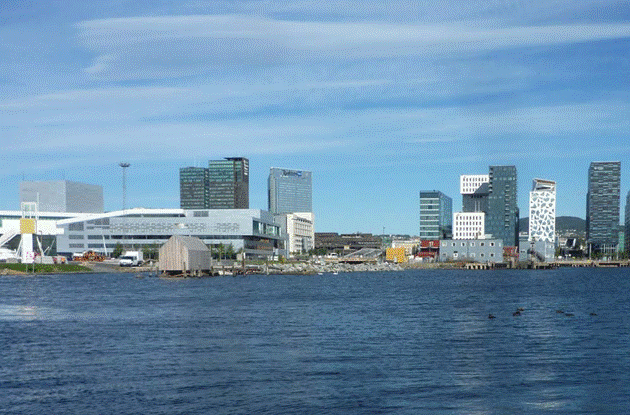 Vista
desde la bahía del nuevo perfil urbano con los rascacielos del Barcode
(derecha) y la Ópera (izquierda).