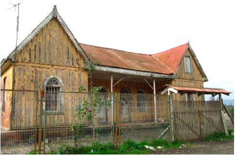 El area de “La Bomba”. Podemos ver las ruinas de la casa donde vivía la familia del cuidador de la bomba que proveía de agua al sector.