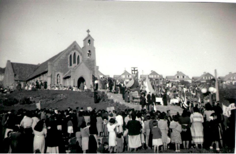 Vista de la iglesia desde la plaza.
